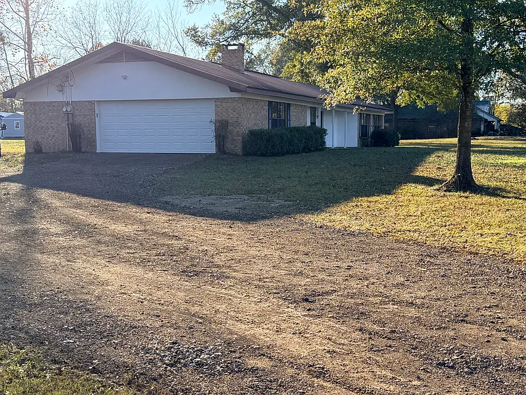 Drive & Garage