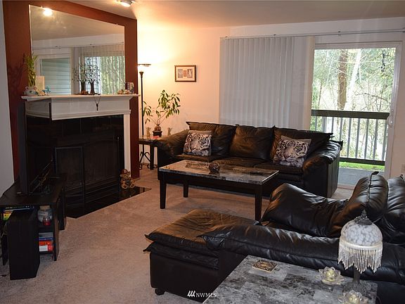 4th image of 23321 Cedar Way APT J105