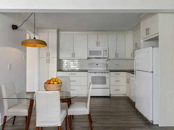 8604 Gateway Blvd NW #101, Edmonton, AB T6E 4B6