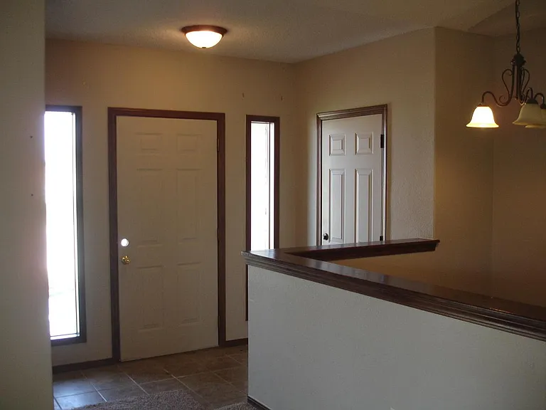 513 E Minneha Ave — Photo 12