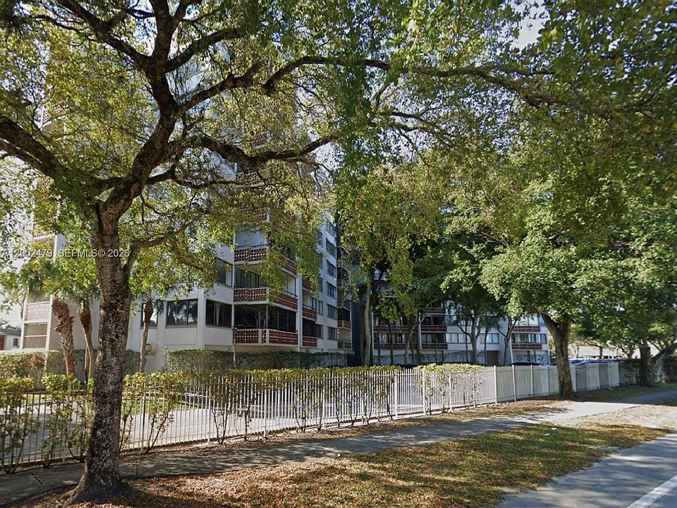 1st image of 4222 Inverrary Blvd APT 4813