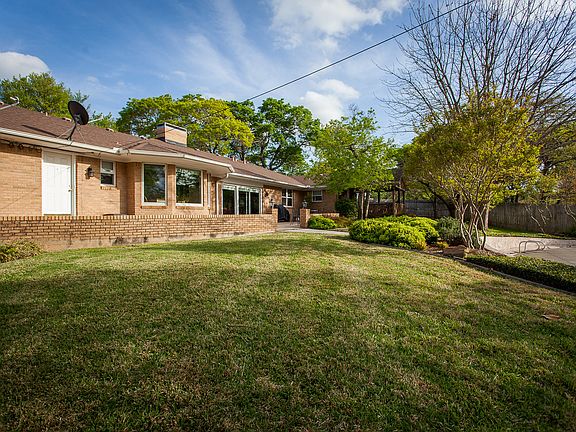 2nd image of 900 Falcon Dr