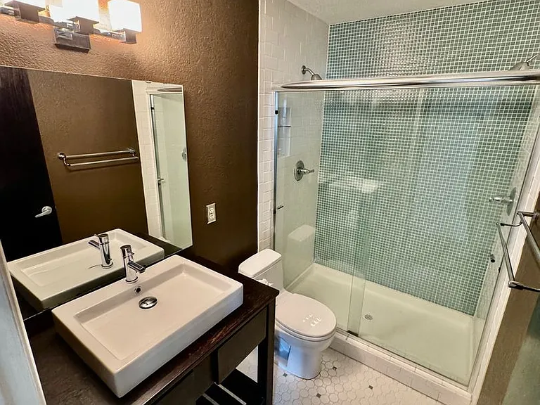 3635 Fremont Ave N #403 — Photo 9
