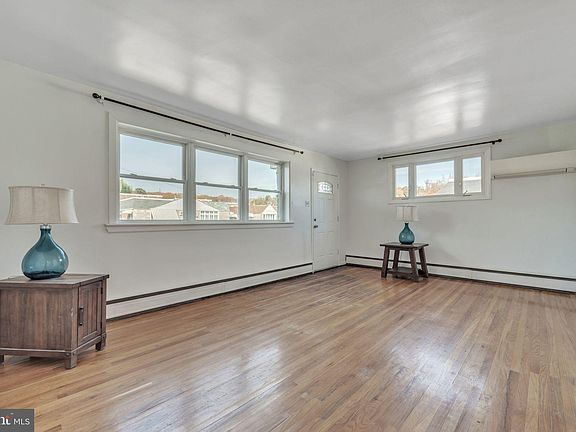 4th image of 15135 Milford St