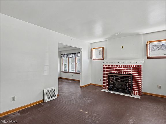 3rd image of 1177 Linden Ave