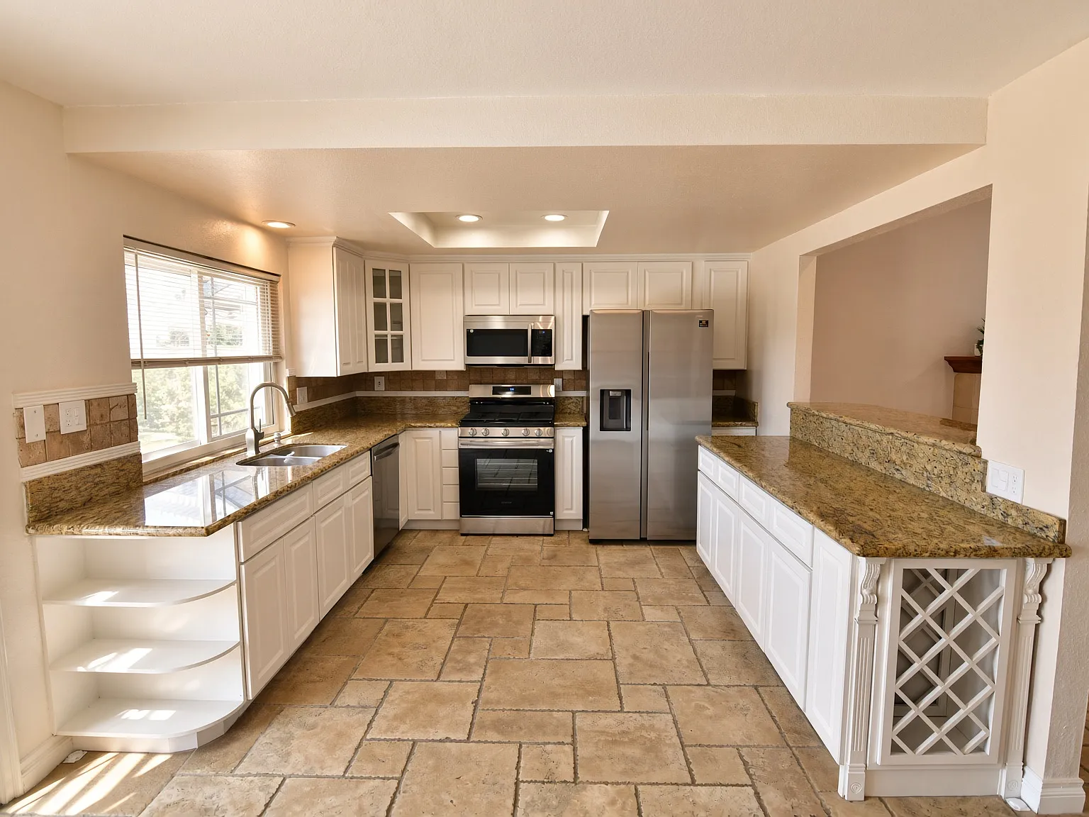 4 bed, 4.5 bath, 1856 sqft, $6,000 — Photo 4