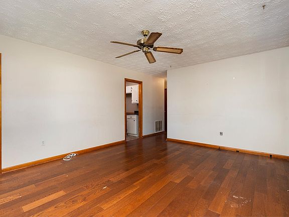 3rd image of 312 Link Rd