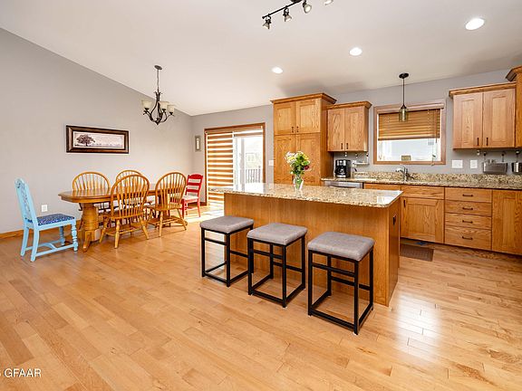 4th image of 1105 Lindsey Ln