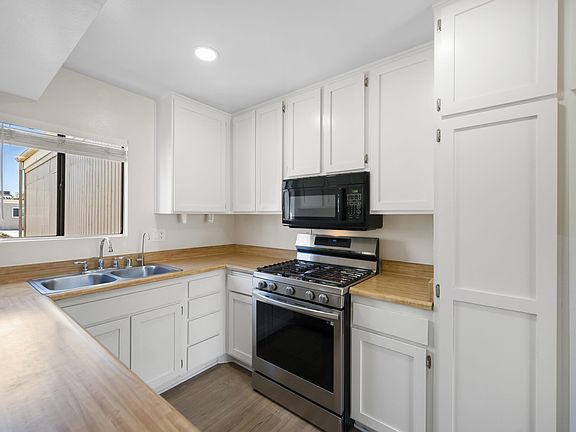 3rd image of 1254 Seacliff Ct Unit 2