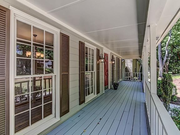 3rd image of 130 Winterberry Ct