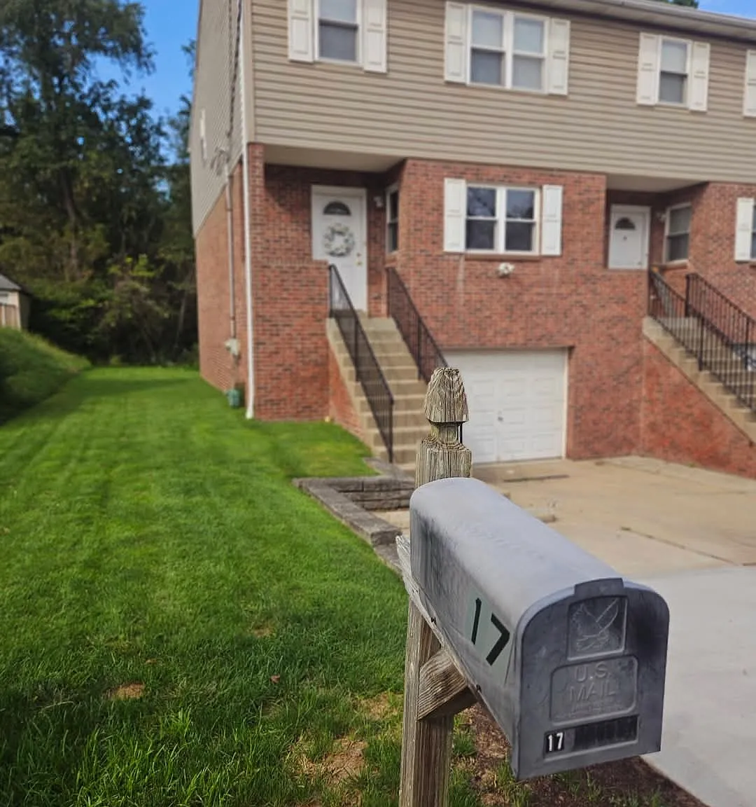 3 bed, 2.5 bath, $1,400 — Photo 1