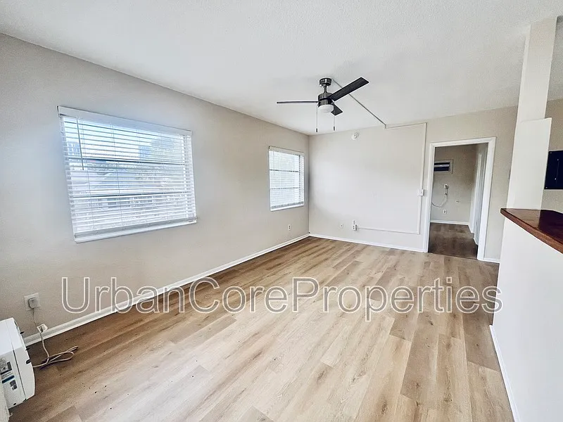 Building Photo - 115 7th Ave N #6