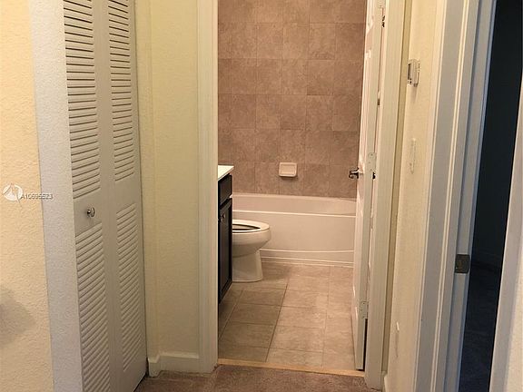 4th image of 10620 Nw 88th Street
