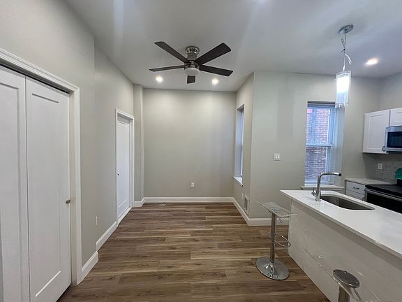 2nd image of 5910 Spruce St #2R