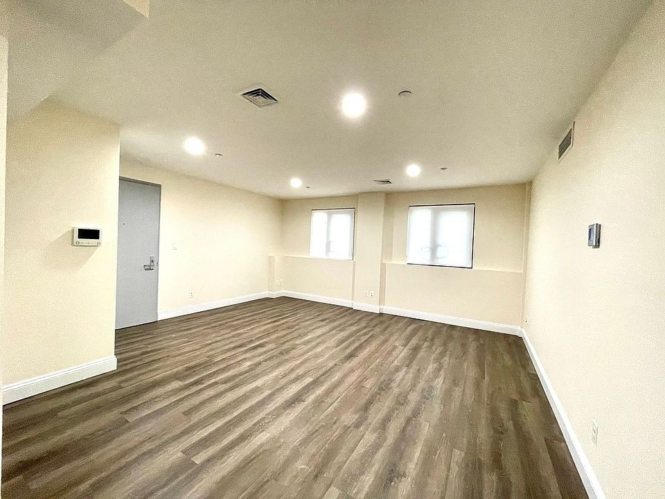 2nd image of 20-30 42nd St #1