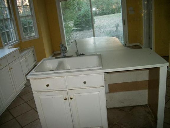 3rd image of 4450 Park Ave
