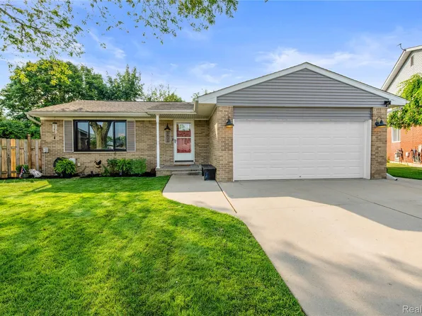 4826 Evans Ct, Trenton, MI 48183