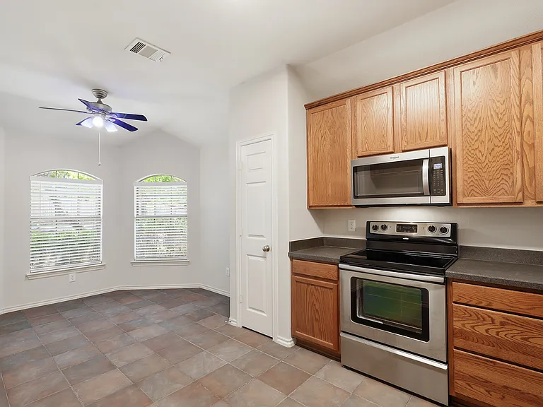 4504 Leeds Dr — Photo 12