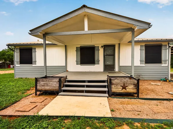 147 County Road 6841, Lytle, TX 78052