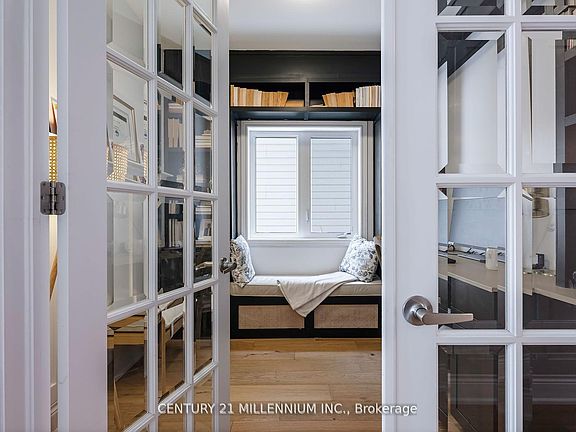 5th image of 712 Gilmour Cres