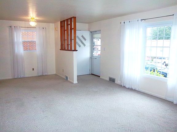 3rd image of 1107 Barone Dr