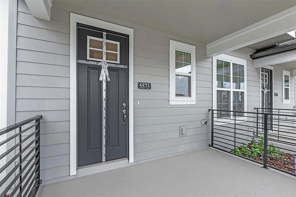 3 bed, 2.5 bath, 1649 sqft, $3,700 — Photo 3