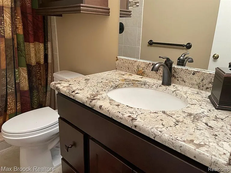 4585 Laurel Club Cir — Photo 12