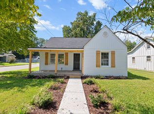 212 E Oak St, Selma, NC 27576
