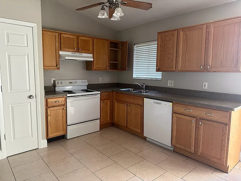 244 Summerset Dr — Photo 5
