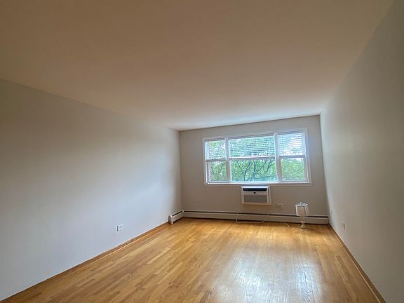 2nd image of 4600 N Cumberland Ave Unit 612