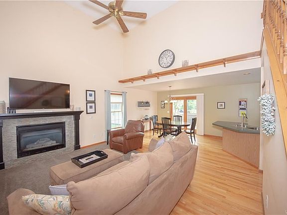 4th image of 152 N Maple Dr