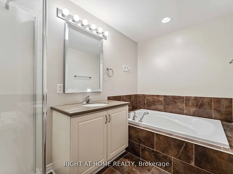 130 Tandalee Cres — Photo 14