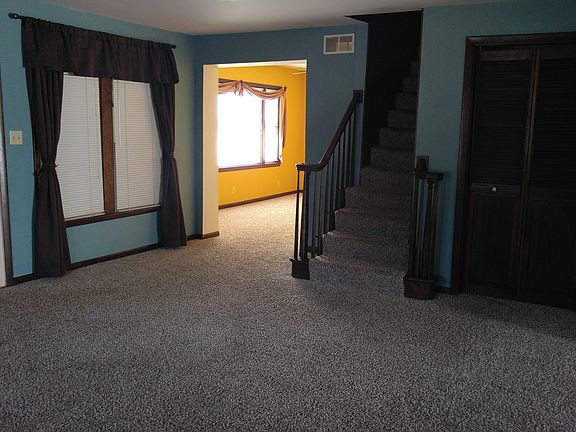 5th image of 221 W Joliet St