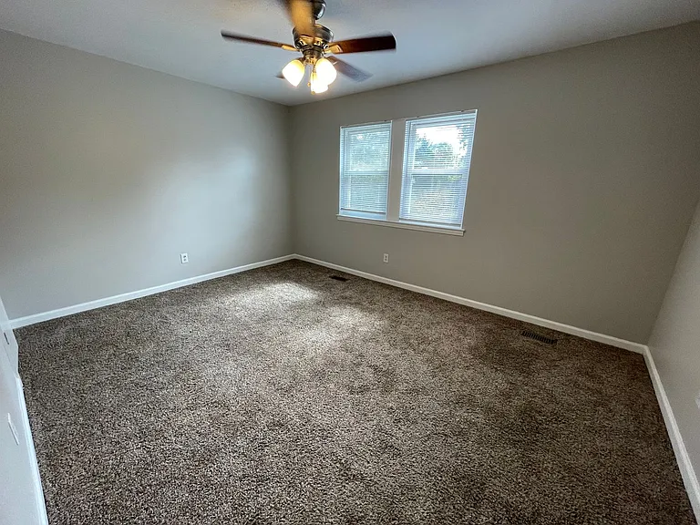764 Oak Dr E — Photo 8