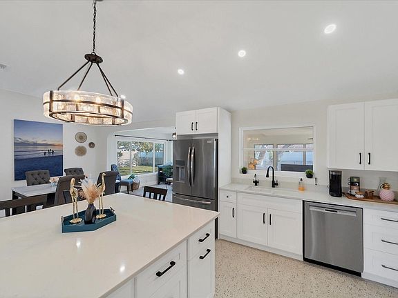 5th image of 2756 Wisteria Pl