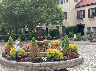 215 Middle Neck Rd BUILDING 16, Great Neck, NY 11021