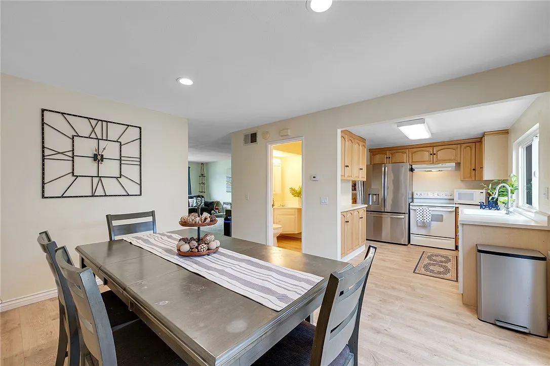 4 bed, 1.5 bath, 1508 sqft, $3,900 — Photo 1