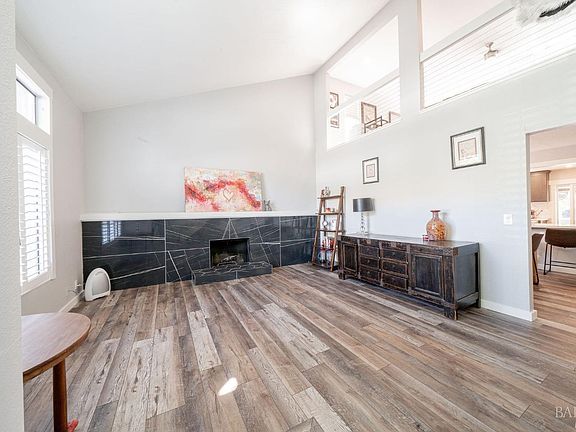 5th image of 937 Rose Drive