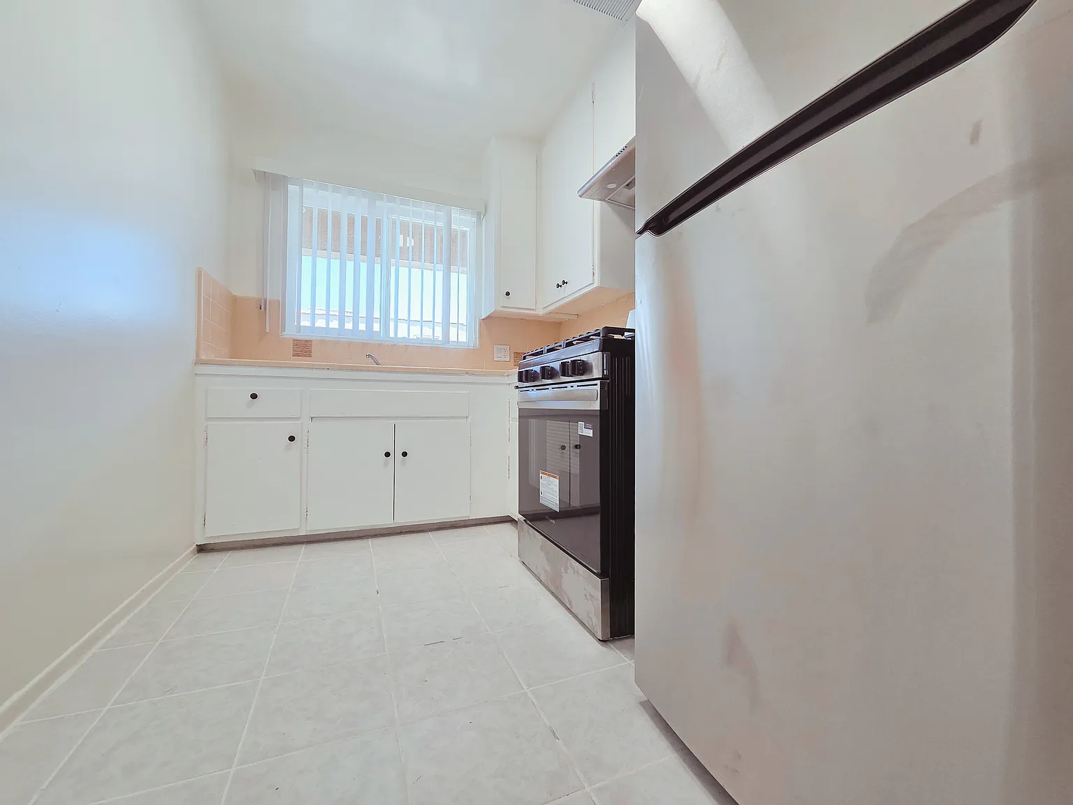 2 bed, 800 sqft, $2,500 — Photo 3