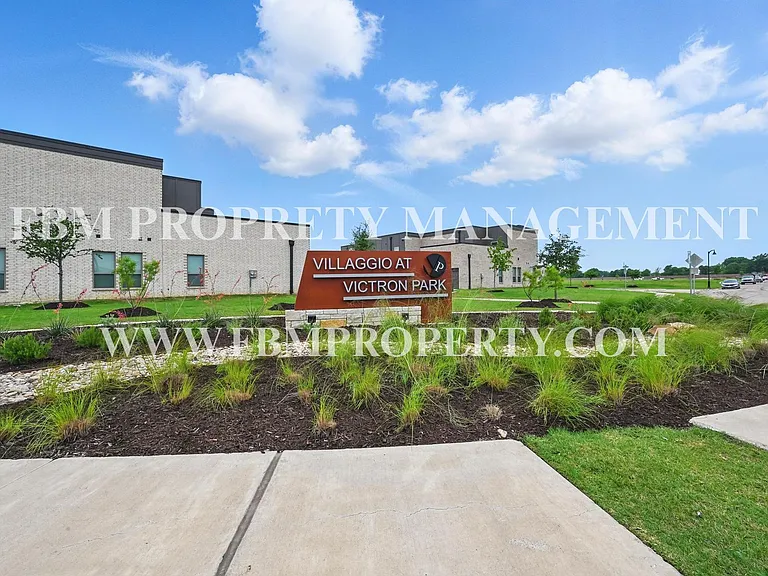 2128 Layla Dr — Photo 2