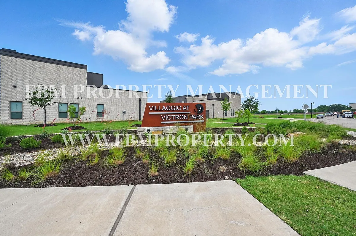 Building Photo - 2128 Layla Dr