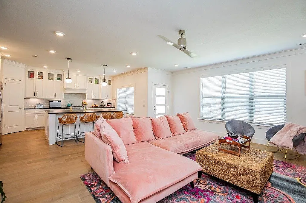3 bed, 2284 sqft, $3,500 — Photo 3