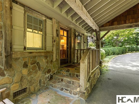 5th image of 1094 Moorewood Road