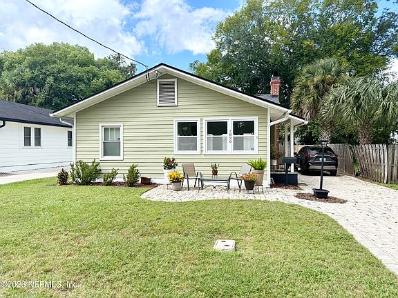 3rd image of 1820 THACKER Avenue