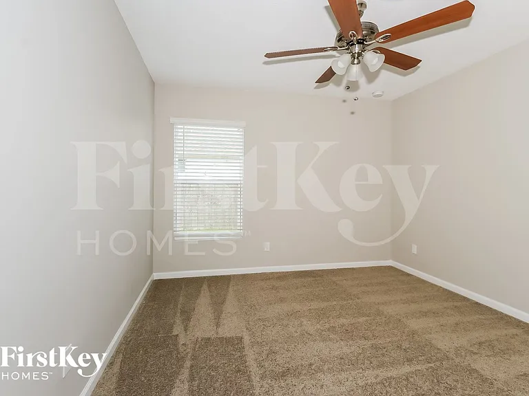 1943 SW Sunglow St — Photo 12