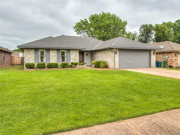 3rd image of 1705 Whispering Creek Ct