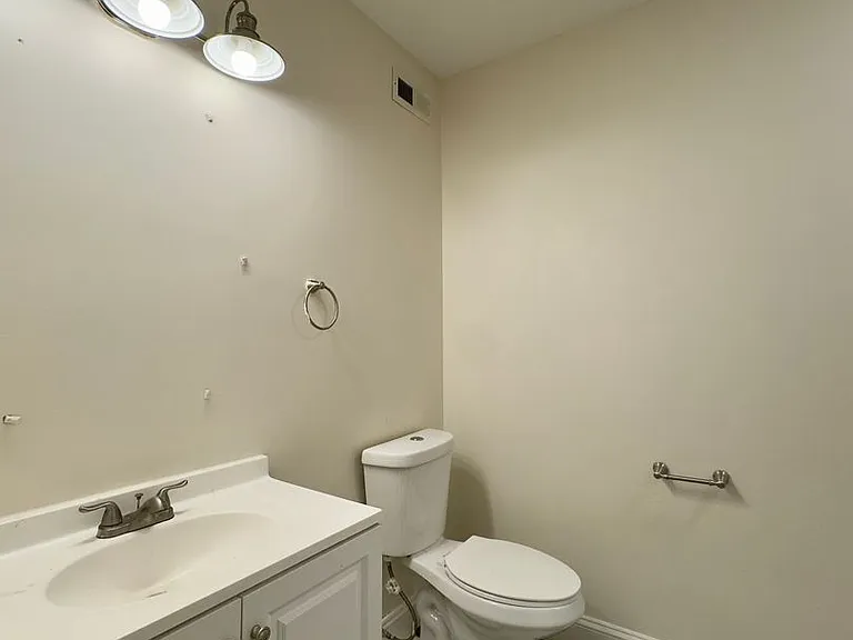 Apartment Units with In-Unit Laundry in Downtown Baltimore, MD! — Photo 25