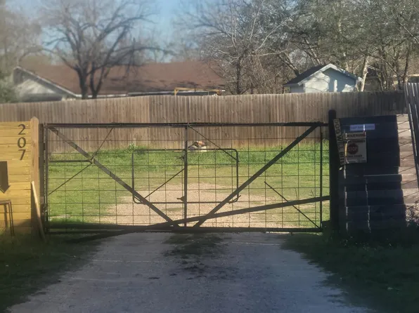 207 Munro Street, Liberty Hill, TX 78642