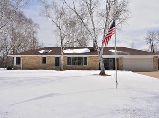 W125N6844 Ruby Rd, Menomonee Falls, WI 53051