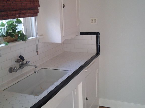 4th image of 341 Clifford St